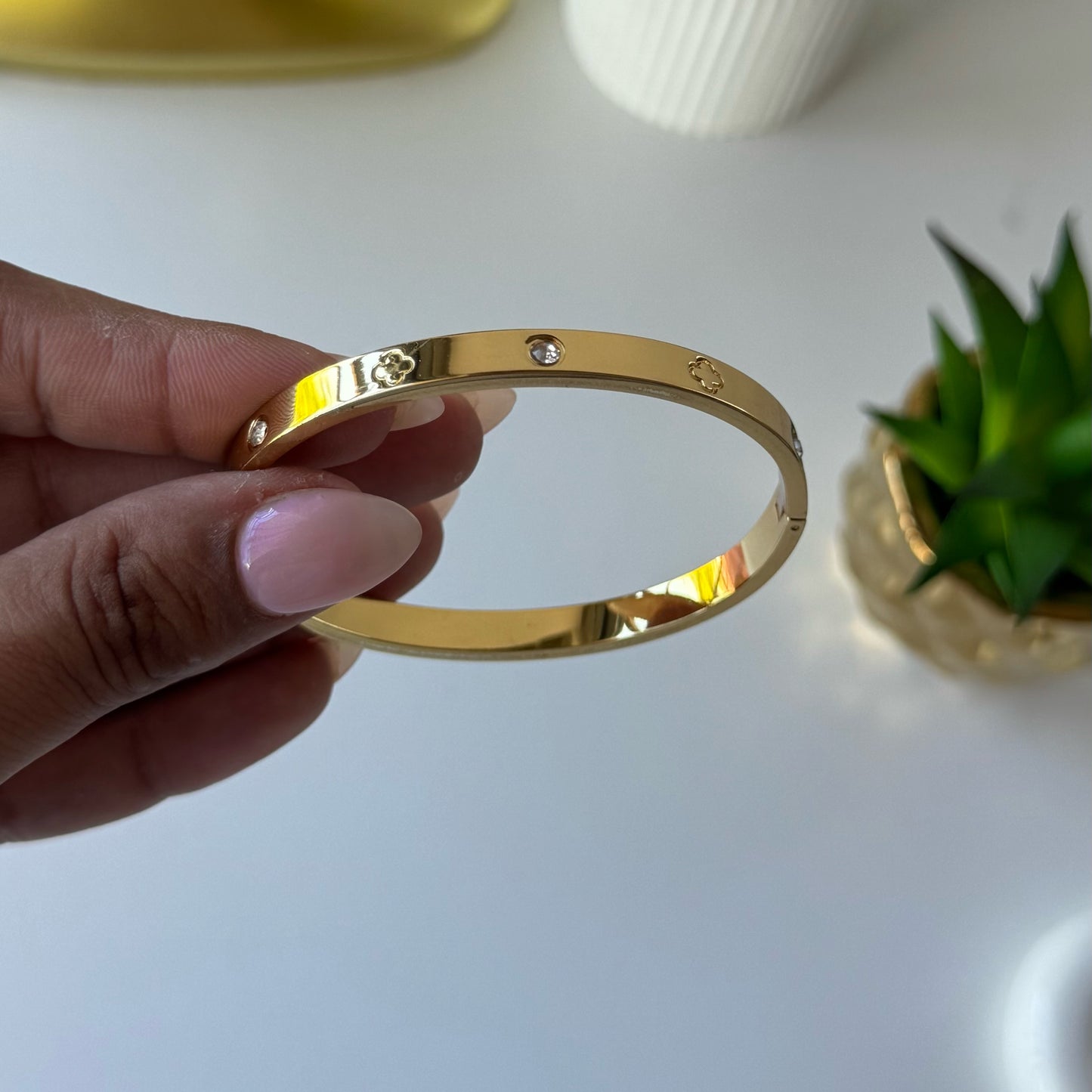 Gold solid Clover Bangle