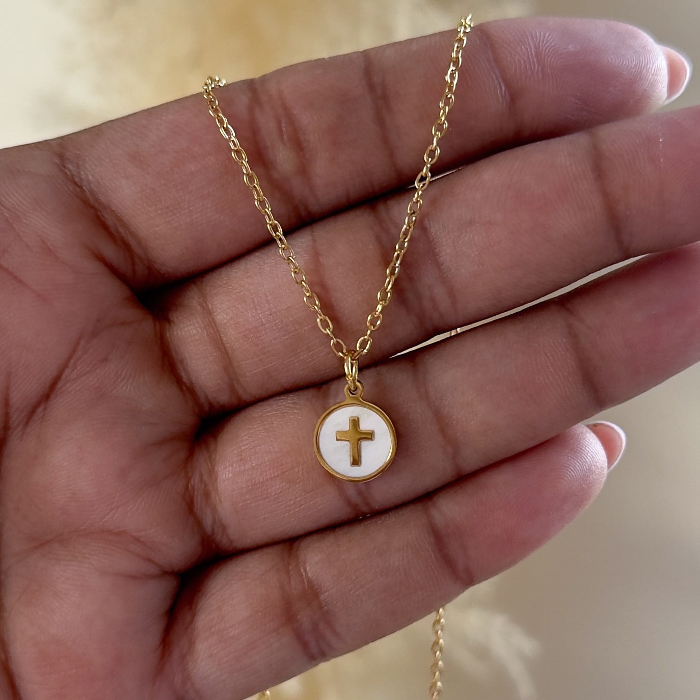 Mother of Pearl Round Cross Chain