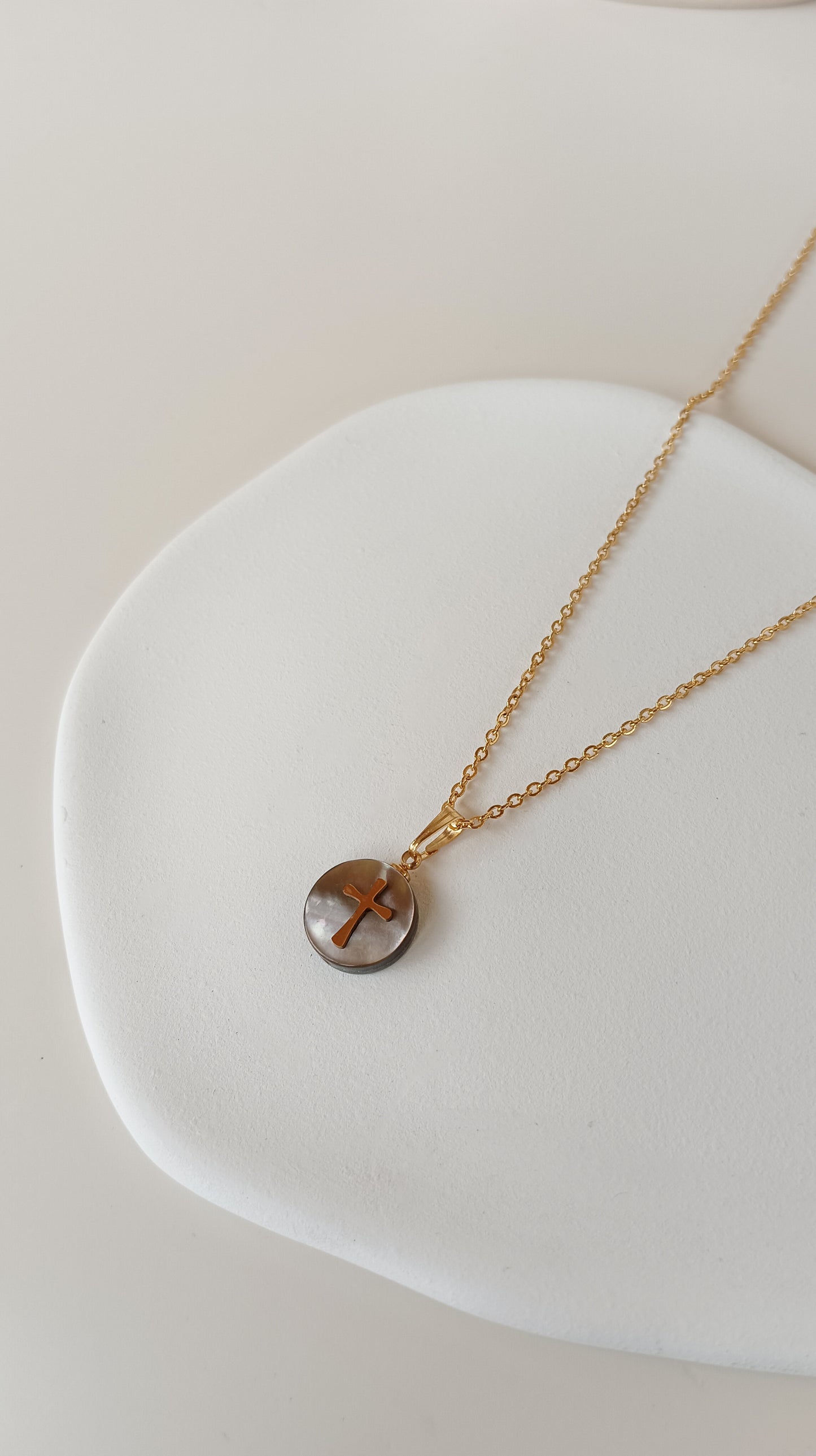 Mother of Pearl Round Cross Chain