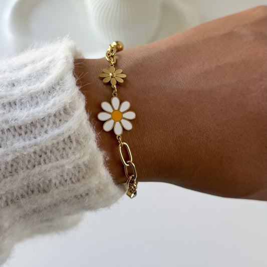 Paperclip Daisy Bracelet